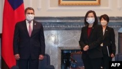 2021年11月13日，台灣總統蔡英文在總統府會見來訪的洪都拉斯總統總統胡安·奧蘭多·埃爾南德斯。
