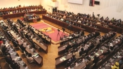 Gastar milhões para a reintegração de ex-deputados e governantes “é um roubo legalizado”, diz Adriano Nuvunga