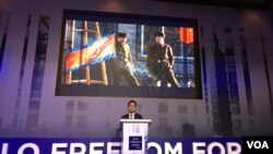 脫北者池成鎬在台北奧斯陸自由論壇上講述逃離朝鮮經歷（美國之音許寧攝影） 