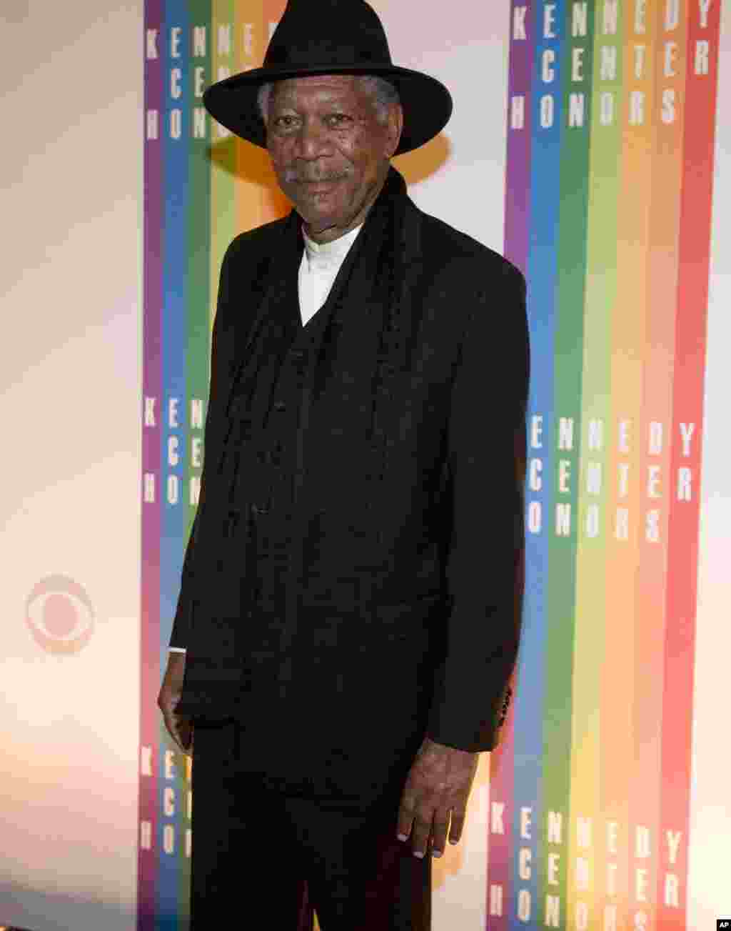 El expremiado del Kennedy Center, el actor Morgan Freeman tambi&eacute;n asisti&oacute; invitado al evento. 