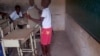 Escolas sem carteiras, Malanje, Angola (Foto de Arquivo9