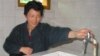 지난 2005년 평양 인근 농장에서 한 주민이 적십자 지원으로 지어진 급수시설을 이용하고 있다. (자료사진)