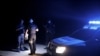 烏克蘭警方街頭夜間巡邏 尋找違反宵禁的人