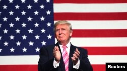 星期六共和黨總統候選人唐納德川普在美國維吉尼亞州努力爭取非洲裔和拉丁美洲裔選民的支持。