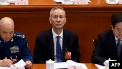 中国副总理刘鹤(中，资料照)