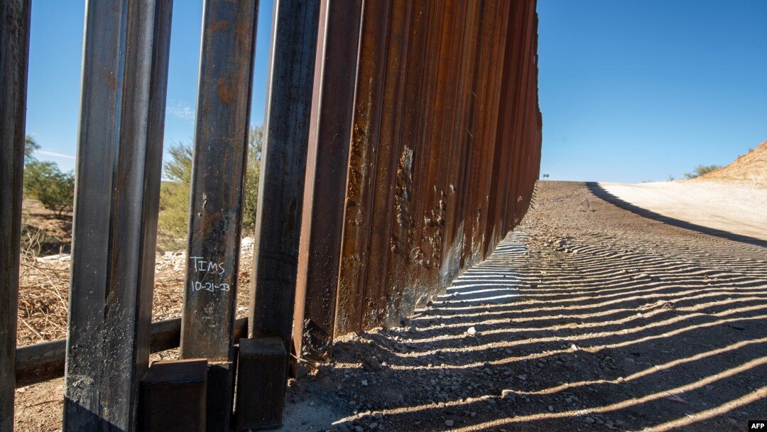 Se muestra el muro fronterizo entre Estados Unidos y México en Sasabe, Arizona, el 5 de diciembre de 2023.