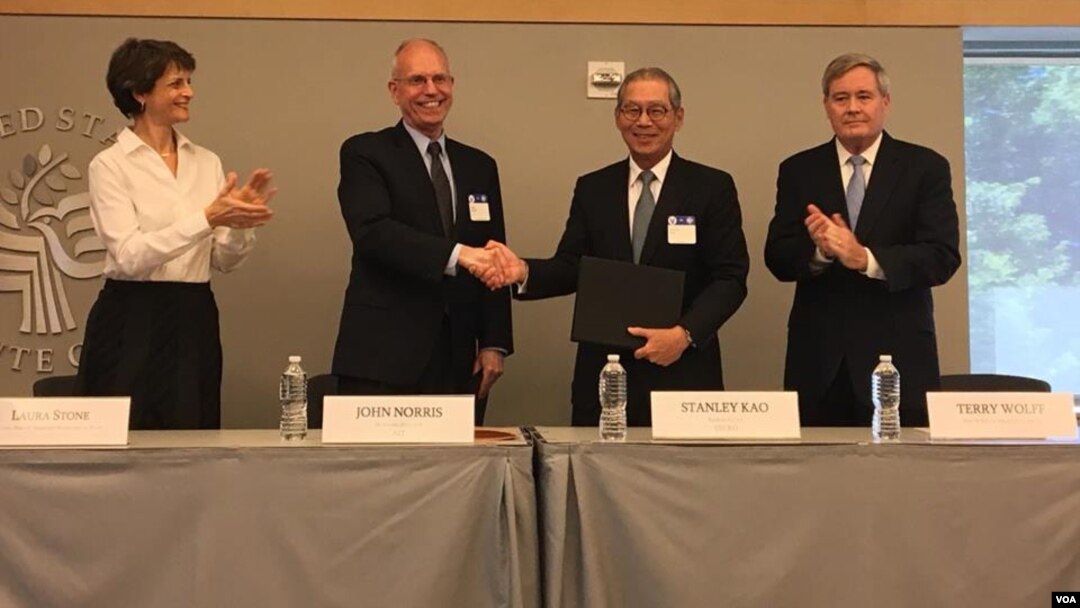 FILE - U.S. officials recognize Taiwan’s contribution to finance demining operations in post-Islamic State areas in Syria and Iraq, at the United States Institute of Peace, in Washington, July 9, 2018.