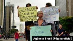 Protesto de estudantes contra reorganização escolar, Brasil. 