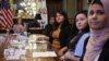 La vicepresidenta de Estados Unidos, Kamala Harris, se reúne con beneficiarios del programa DACA en su oficina ceremonial, en el Complejo de la Casa Blanca en Washington DC, el 22 de julio de 2021.