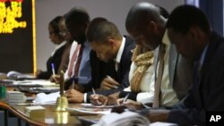 Funcionários da bolsa de valores do Zimbabué, confirmaram a perda de 650 milhões de dólares na bolsa a seguir a reeleição de Robert Mugabe