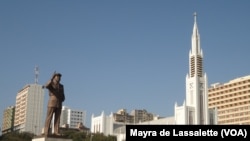 A estátua de Samora Machel na Praça da Independência foi construída por Mansudae, uma empresa norte-coreana