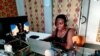 Locutora de rádio comunitária, Guiné-Bissau