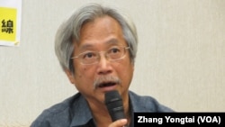台灣金融業工會聯合總會副理事長 賴萬枝(美國之音 張永泰拍攝)