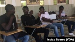 Jovens activistas em debate