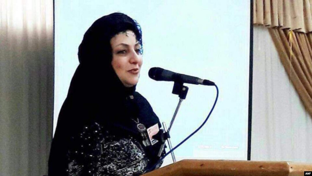 موژگان کاووسی، بەندکراو