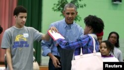 美國總統奧巴馬參與服務社區向馬丁·路德·金致敬。