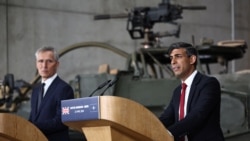 英國首相辛偉誠和北約秘書長斯托爾滕貝格在華沙裝甲旅舉行記者會。 （2024年4月23日）