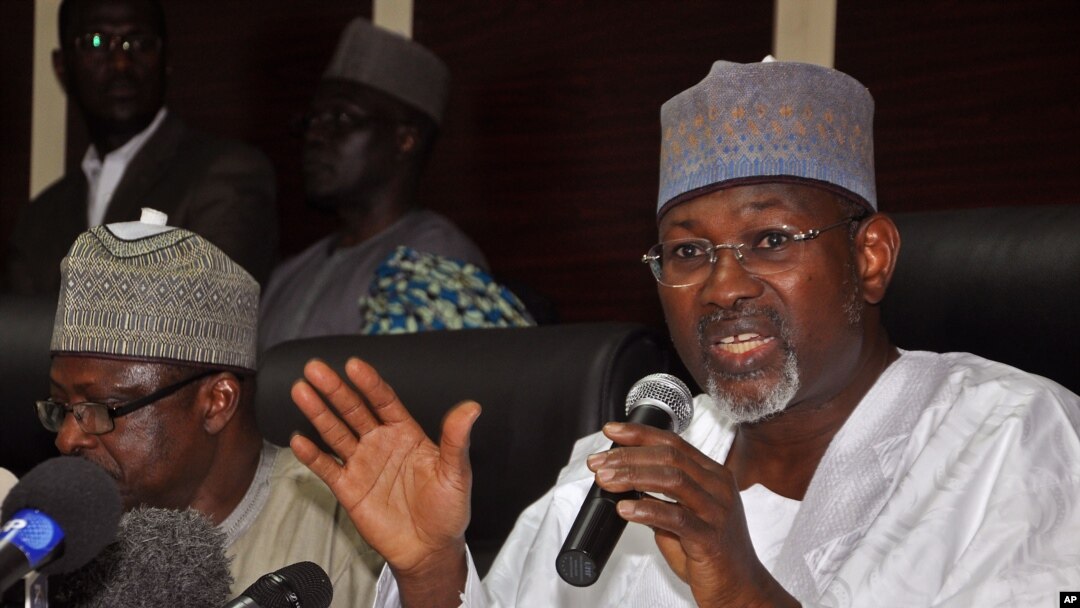 Shugaban hukumar zaben Najeriya, Farfesa Attahiru Jega a wajen taron manema labarai