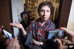 Opposition journalist Zoya Svetova speaks to the media at the entrance of her apartment after a search of her flat in Moscow, Russia, Feb. 28, 2017.