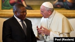 Presidente Filipe Nyusi e Papa Francisco