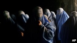به باور شبکۀ زنان افغان، خانم‌ها با همبستگی، مقاومت و اتحاد می‌توانند جلو اِعمال خشونت‌ها را بگیرند.