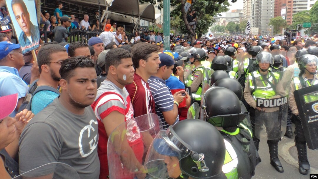 Algunos detenidos fue el saldo de la marcha pacífica convocada por la oposición en Venezuela. [Foto: Alvaro Algarra, VOA]. 