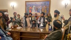 شماری از جنگجویان گروه طالبان در ارگ ریاست جمهوری افغانستان