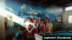 Carlos Spínola com colegas voluntários da Cruz Vermelha