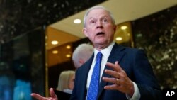 Gobierno de Estados Unidos no descartó apartar al fiscal general, Jeff Sessions, de la investigación abierta sobre la supuesta injerencia rusa.