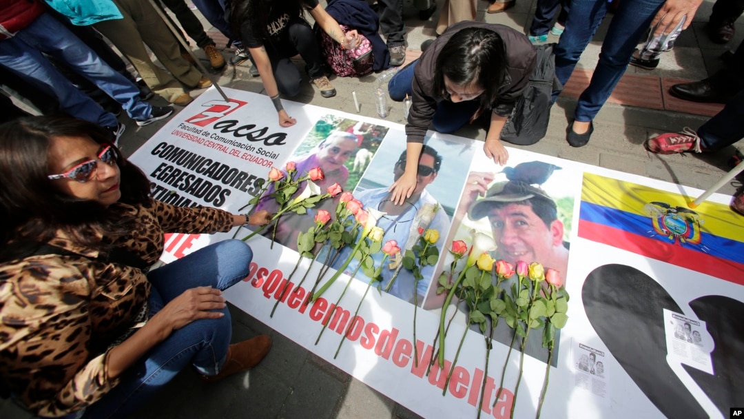 Los periodistas de El Comercio Javier Ortega, Paúl Rivas y Efraín Segarra fueron asesinados tras viajar desde Quito a la provincia de Esmeraldas, para hacer una investigación sobre los atentados ocurridos en la frontera norte de Ecuador por grupos criminales.
