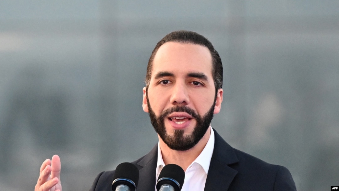 El presidente de El Salvador, Nayib Bukele, habla durante la inauguración de la sede de Google en San Salvador el 15 de abril de 2024. 