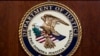 ARCHIVO - El sello del Departamento de Justicia aparece en la foto del 1 de agosto de 2023 en Washington. AP