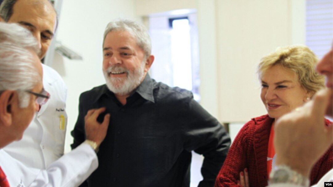 Luiz Inàcio Lula da Silva estuvo acompañado de su esposa Marisa Leticia durante la revisión médica en un hospital de Sao Paulo.