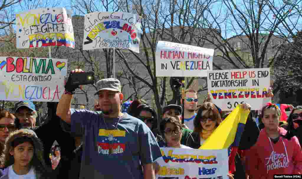 Venezolanos protestan en las calles de Washington