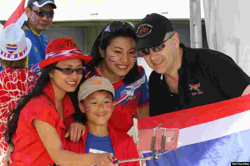 สีสันกองเชียร์ไทยในวันแห่งชัยชนะ