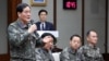 8일 한국 국방부에서 최근 추락한 소형 무인기 3대에 대한 한미공동조사 결과 발표 후 이성열 합참 전략무기기술정보과장이 기자들의 질문에 답하고 있다.