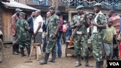 Combatants from Nyatura armed group at ceasefire talks in Lushebere, eastern DRC, December 26, 2012 (N. Long/VOA) 