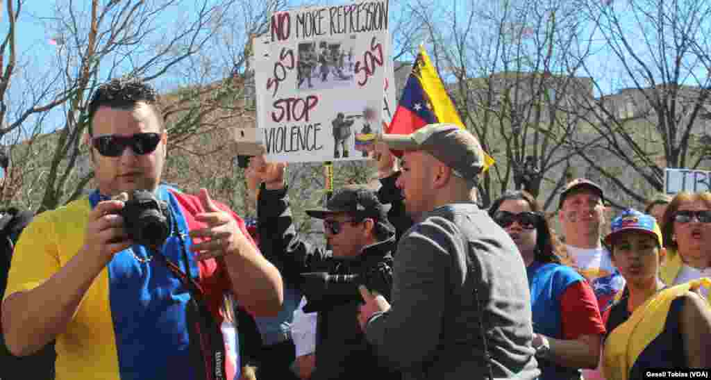 Venezolanos protestan en las calles de Washington