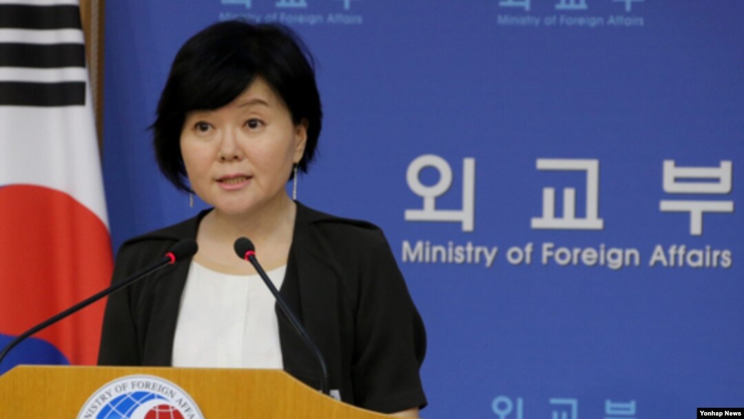 한혜진 한국 외교부 부대변인이 27일 외교부에서 정례브리핑을 하고 있다.