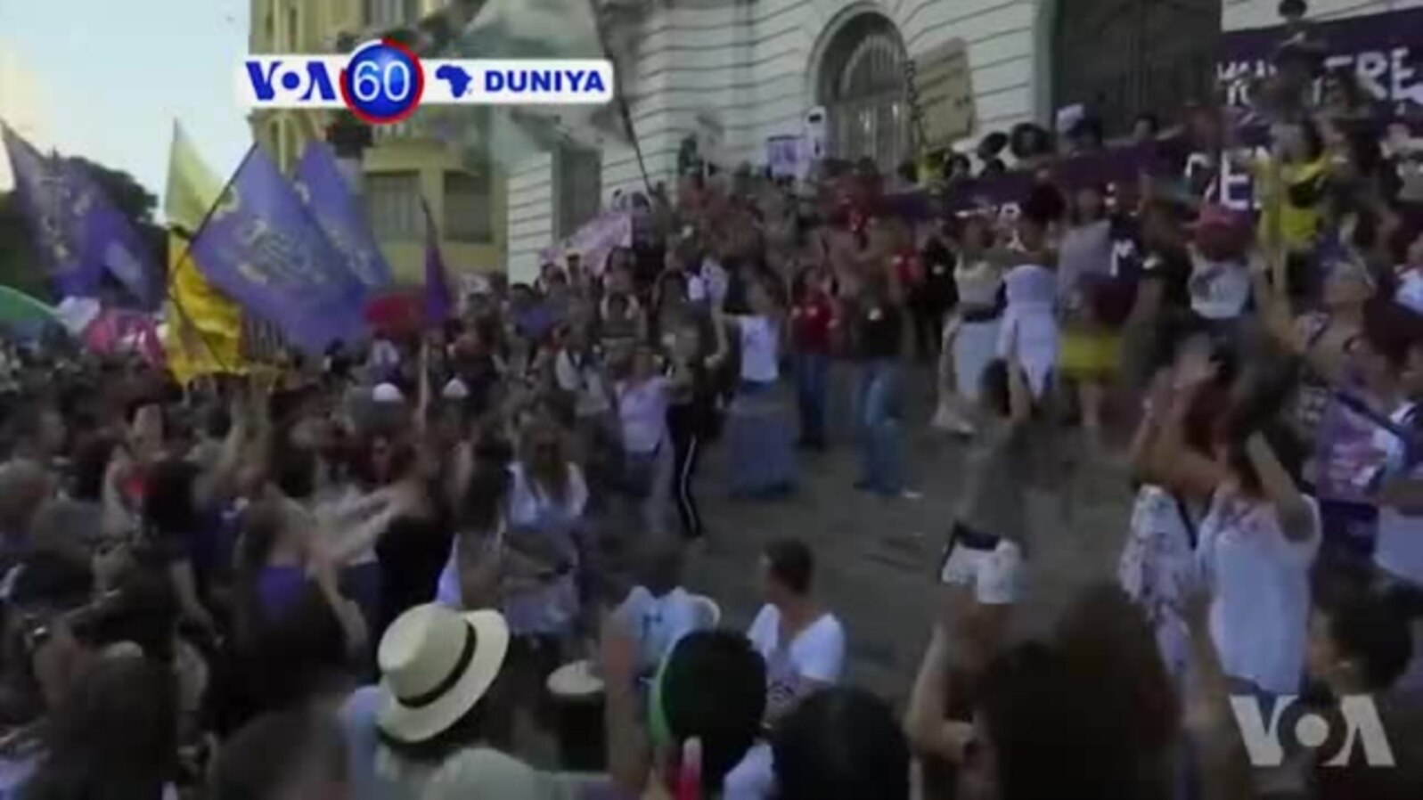 VOA60 Duniya: Duban Mutane Ne Suka Yi Zanga-zanga A Brazil Domin Nuna Kin Amincewarsu Da Takarar Babban Dan Siyasa Jair Bolsonaro