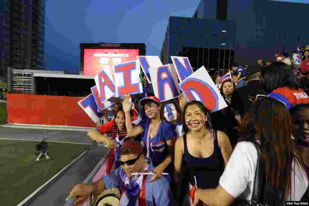 สีสันกองเชียร์ไทยในวันแห่งชัยชนะ