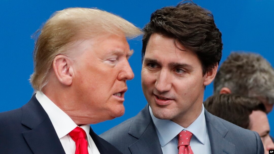 ARCHIVO - El presidente de Estados Unidos, Donald Trump, izquierda, y el primer ministro canadiense, Justin Trudeau, conversan antes de una mesa redonda de la OTAN en el hotel y resort The Grove en Watford, Hertfordshire, Inglaterra, el 4 de diciembre de 2019. AP