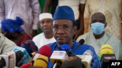 FILE - Leader of the M5 movement Choguel Kokalla Maiga, center, speaks to the press in Bamako, Mail, May 28 2021.