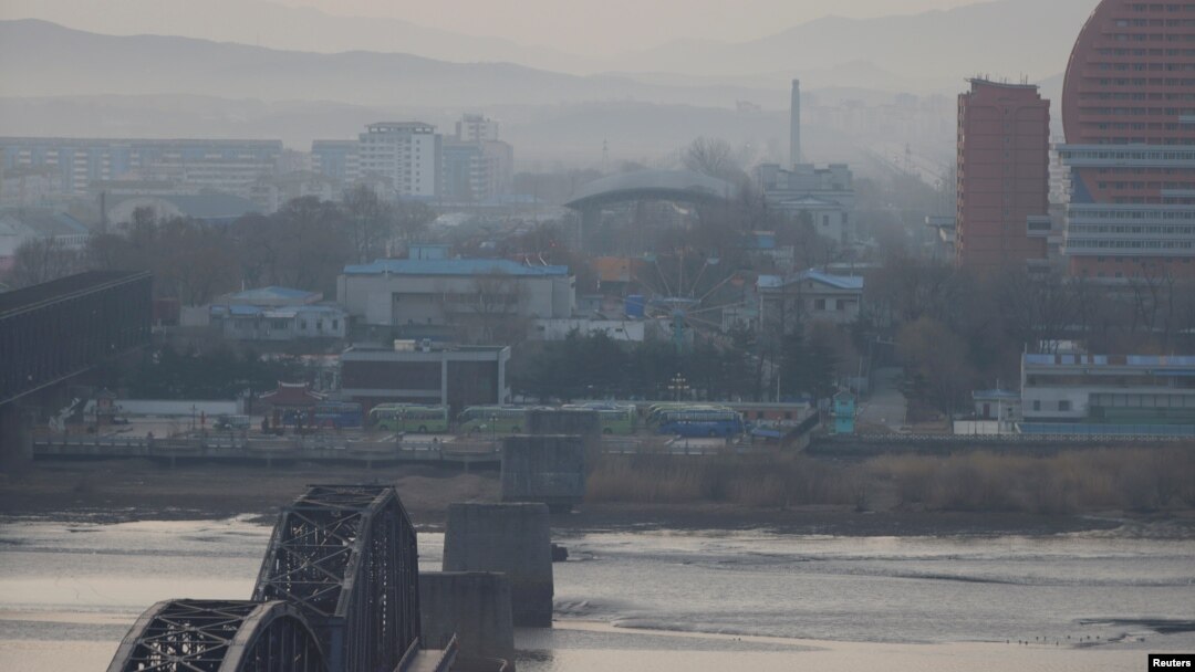 지난해 3월 중국 단둥에서 바라본 북한 신의주.