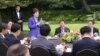 박근혜 한국 대통령이 31일 청와대 녹지원에서 열린 출입기자단 오찬에서 인사말을 하고 있다. 청와대 제공.