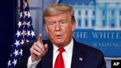 美國總統特朗普在白宮記者會上。（2020年3月26日）