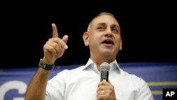 Gil Cisneros, el candidato demócrata a la Cámara de Representantes por el distrito 39 de California, durante un evento de campaña en Buena Park, Calif., el 5 de noviembre de 2018. Cisneros ganó el escaño el sábado.