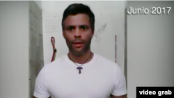 El encarcelado líder político venezolano Leopoldo López denunció ser torturado en la prisión militar de Ramo Verde, en Caracas.
