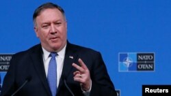 마이크 폼페오 미 국무장관이 4일 벨기에 브뤼셀에서 열린 북대서양조약기구(NATO) 외교장관 회의에 참석한 뒤 기자회견을 열었다. 