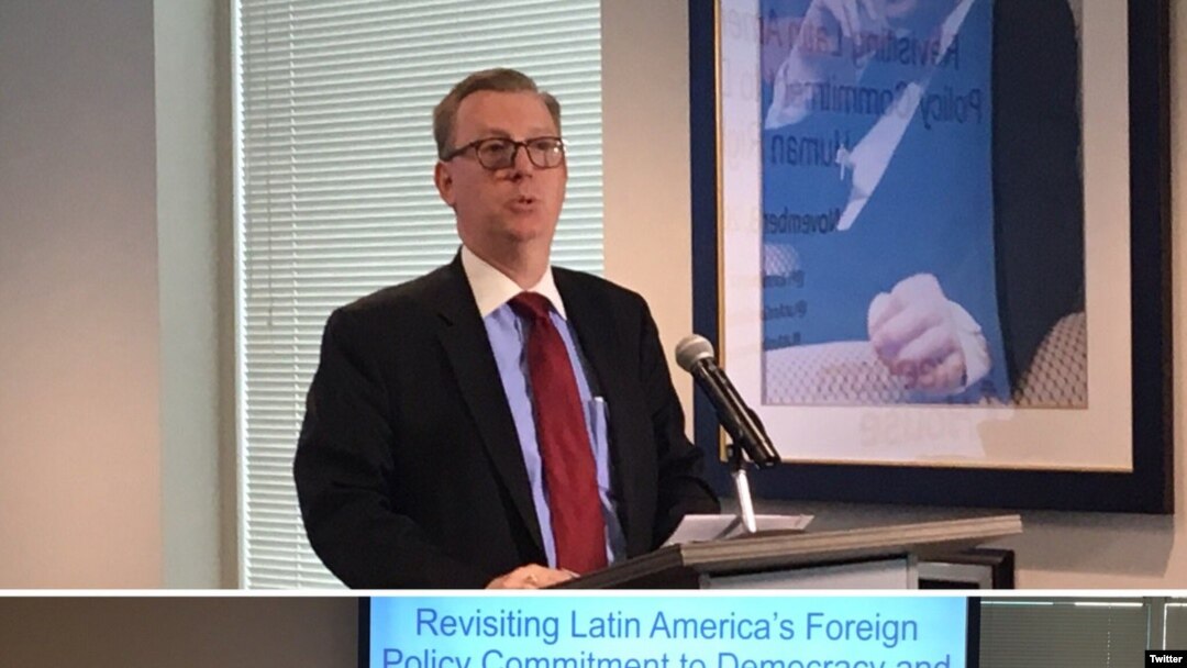 Michael Fitzpatrick, secretario de estado adjunto para asuntos andinos, de Brasil y del Cono Sur, participó en un debate de la organización Freedom House sobre el estado de la democracia y los derechos humanos en las Américas. Nov. 3, 2017.